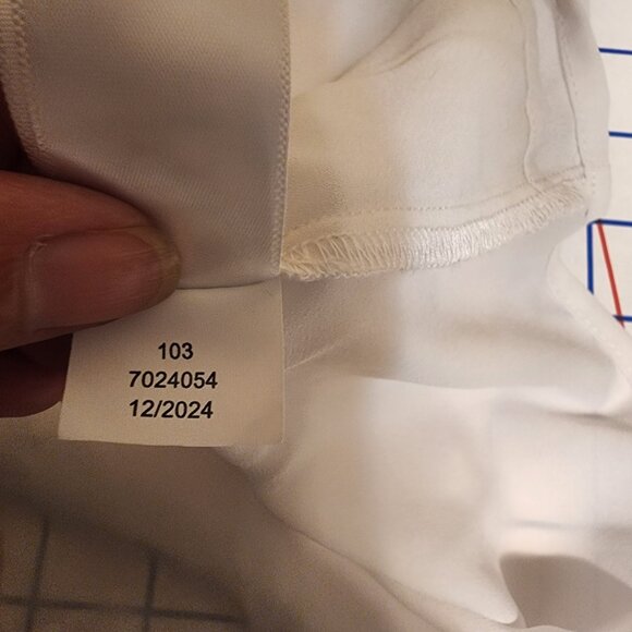 Cece Elbow Sleeve Open Collar Blouse NWT White XXL Faint Discoloration - Picture 12 of 12